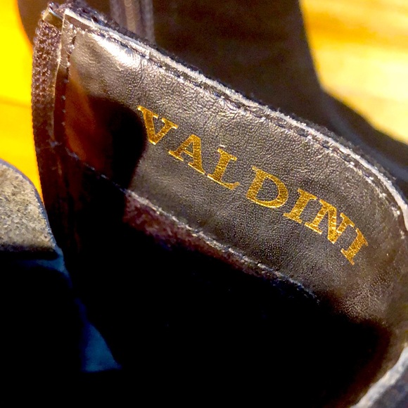 Valdini Suede Ankle Boots, Size 7. - Picture 8 of 9